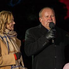 Svarbiausia pakaunės Kalėdų eglė Raudondvaryje įžiebta TV3 „Išsipildymo akcijos“ metu