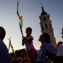 Vilniaus Katedros aikštėje tūkstančiai širdžių plakė „Vienybės bangos“ ritmu