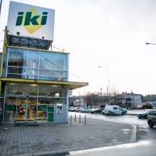 Vilijampolėje į „Iki“ parduotuvę įbėgusiai kruvinai moteriai – žaizda kakle