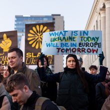 Atsiliepę į V. Zelenskio kvietimą paremti Ukrainą, Vilniuje susirinko apie 4 tūkst. žmonių 