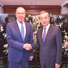 Kinijos ir Rusijos užsienio reikalų ministrai pasidžiaugė praktiniu bendradarbiavimu