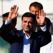 Turkijos teismas nuteisė kurdų lyderį kalėti 42 metus