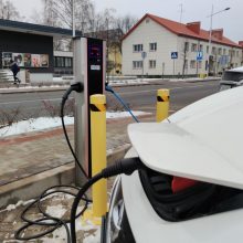 Tvarumo link: Klaipėdos rajone daugės elektromobilių įkrovimo stotelių vietų