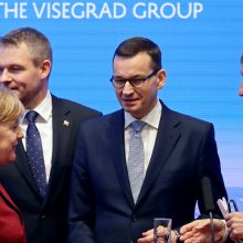 Su Višegrado šalių lyderiais susitikusi A. Merkel siekia glaistyti nesutarimus