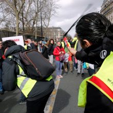 Prancūzijoje 17 savaitgalį iš eilės protestuoja „geltonosios liemenės“