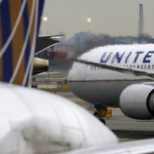 „United Airlines“ spalio pradžioje pradės 16 tūkst. darbuotojų atleidimą