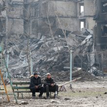 Karas: pranešama apie sprogimus Lvive, apgadintas Charkivo Holokausto memorialas