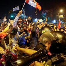 Peru per protestuotojų ir policijos susirėmimus žuvo vienas žmogus, dar keli sužeisti