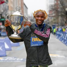 Bostono maratoną laimėjo čempiono titulą gynęs Kenijos bėgikas 