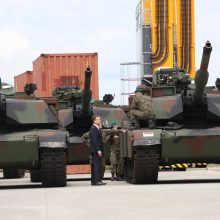 Lenkija gavo pirmąją amerikietiškų tankų „Abrams“ siuntą
