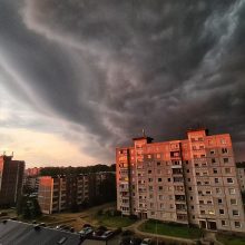 Sinoptikai: orai vėl bus neramūs – laukia perkūnija, škvalas, kruša