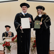 Latvijos prezidentui E. Levitui įteiktos MRU garbės daktaro regalijos