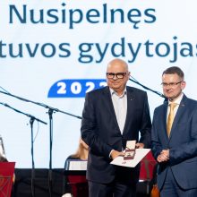 Vilniaus rotušėje už nuopelnus apdovanoti 79 medikai