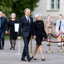 Atsisveikinti su A. Adamkiene nusidriekė eilė žmonių: ji tiksliausiai įkūnijo pirmąją ledi