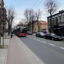 Kęstučio gatvėje susidūrė troleibusas ir „Opel Astra“: į ligoninę išvežta moteris