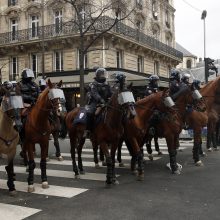 Per neramumus Paryžiuje nukentėjo mažiausiai 30 žmonių