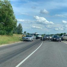 Kelyje Trakai – Vievis susidūrė BMW ir motociklas