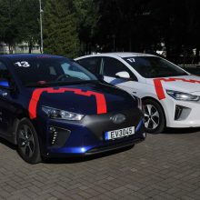 Elektromobilių varžybose triumfavo „Tesla Model 3“ ir „Peugeot e-208“ ekipažai