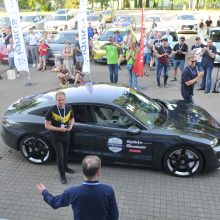 Elektromobilių varžybose triumfavo „Tesla Model 3“ ir „Peugeot e-208“ ekipažai