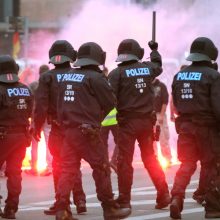 Vokietijoje per tūkstantį žmonių protestuoja prieš dešiniųjų ekstremizmą