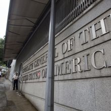 JAV leido Honkongo konsulato darbuotojams išvykti dėl koronaviruso grėsmės 