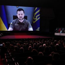 V. Zelenskis vaizdo ryšiu kreipėsi per Kanų kino festivalio atidarymo ceremoniją 