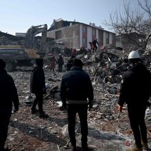 Turkija sulaikė 12 asmenų dėl sugriuvusių pastatų po žemės drebėjimo