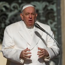 Popiežius Pranciškus ragina Europą gelbėti migrantus jūroje