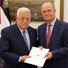 Palestiniečių prezidentas nauju premjeru paskyrė ilgametį patarėją ekonomikos klausimais