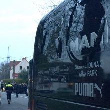 Vokietijoje sprogimai kliudė Dortmundo „Borussia“ autobusą, sužeistas žaidėjas