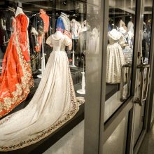 Rusijos Ermitažo muziejus eksponuoja retą carų šeimos drabužių kolekciją