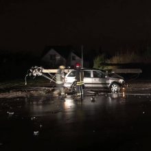 Kalvarijos gatvėje sumaitoti automobiliai, „Opel“ vairuotojas išvežtas į ligoninę
