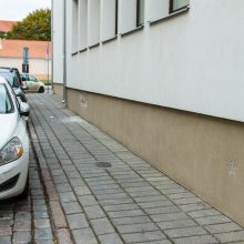 Kaip veiksmo filme: vogtu BMW Kaune siautėjęs vyras rėžėsi į pastatą miesto centre