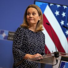 JAV ambasadorė NATO: neatsakingas D. Trumpas kelia grėsmę JAV kariams