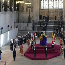 JAV prezidentas atidavė paskutinę pagarbą karalienei Elizabeth II