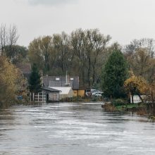 Potvyniui Kretingoje atslūgus, tarnybos atlieka tyrimus dėl į Tenžės upelį išleistų nevalytų nuotekų