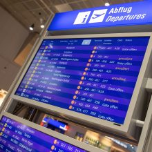Evakavus dalį Frankfurto oro uosto terminalo, buvo atšaukta 80 lėktuvų skrydžių