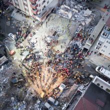Stambule sugriuvo septynių aukštų namas