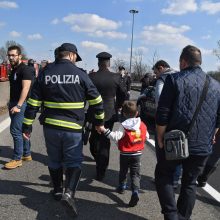 Italijoje vairuotojas padegė mokyklinį autobusą su dešimtimis vaikų
