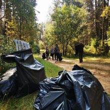 „Miško kuopa“ sutelkė miškų švarai neabejingus piliečius – surinkta tonos šiukšlių