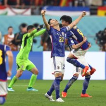 Neįtikėtina: Japonijos futbolininkai palaužė ispanus ir grupėje finišavo pirmi 