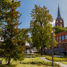 Kauno rajono savivaldybė skyrė lėšų Bažnyčios ir kelių kitų gatvių medinukų dažams