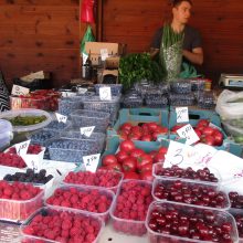 Uogų, vaisių ir daržovių kainų skirtumas Palangos ir Kauno turguose – milžiniškas 