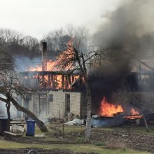 Pagramančio miestelyje liepsnojo medžio apdirbimo dirbtuvėlės