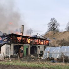 Pagramančio miestelyje liepsnojo medžio apdirbimo dirbtuvėlės