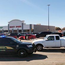 Oklahomoje per šaudymą prekybos centre žuvo trys žmonės 