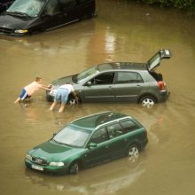 Smarki liūtis Kaune sukėlė chaosą: kai kurios gatvės buvo sunkiai pravažiuojamos