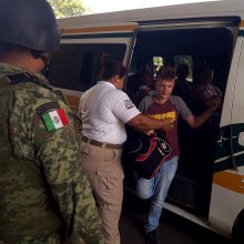 Meksika: 6 tūkstančiai kariškių pradėjo patruliuoti palei pietinę šalies sieną