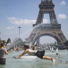 Prancūzijoje pirmą kartą dėl karščio paskelbtas raudonas pavojaus laipsnis