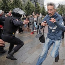 Prancūzija smerkia jėgos panaudojimą per protestą Maskvoje